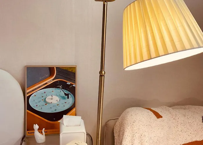Cozy Guesthouse, 10 Minutes From Snu Entrance Station, Accommodation In Sharosu-Gil, Ott, Nespresso Machine, Within 25 Minutes By Subway To Hongdae, Gangnam, Seongsu, Gwanaksan, Up To 5 People