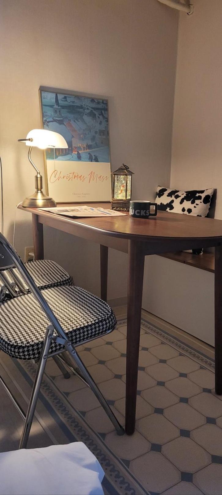 Cozy Guesthouse, 10 Minutes From Snu Entrance Station, In Sharosu-gil, Ott, Nespresso Machine, Within 25 Minutes By Subway To Hongdae, Gangnam, Seongsu, Gwanaksan, Up To 5 People