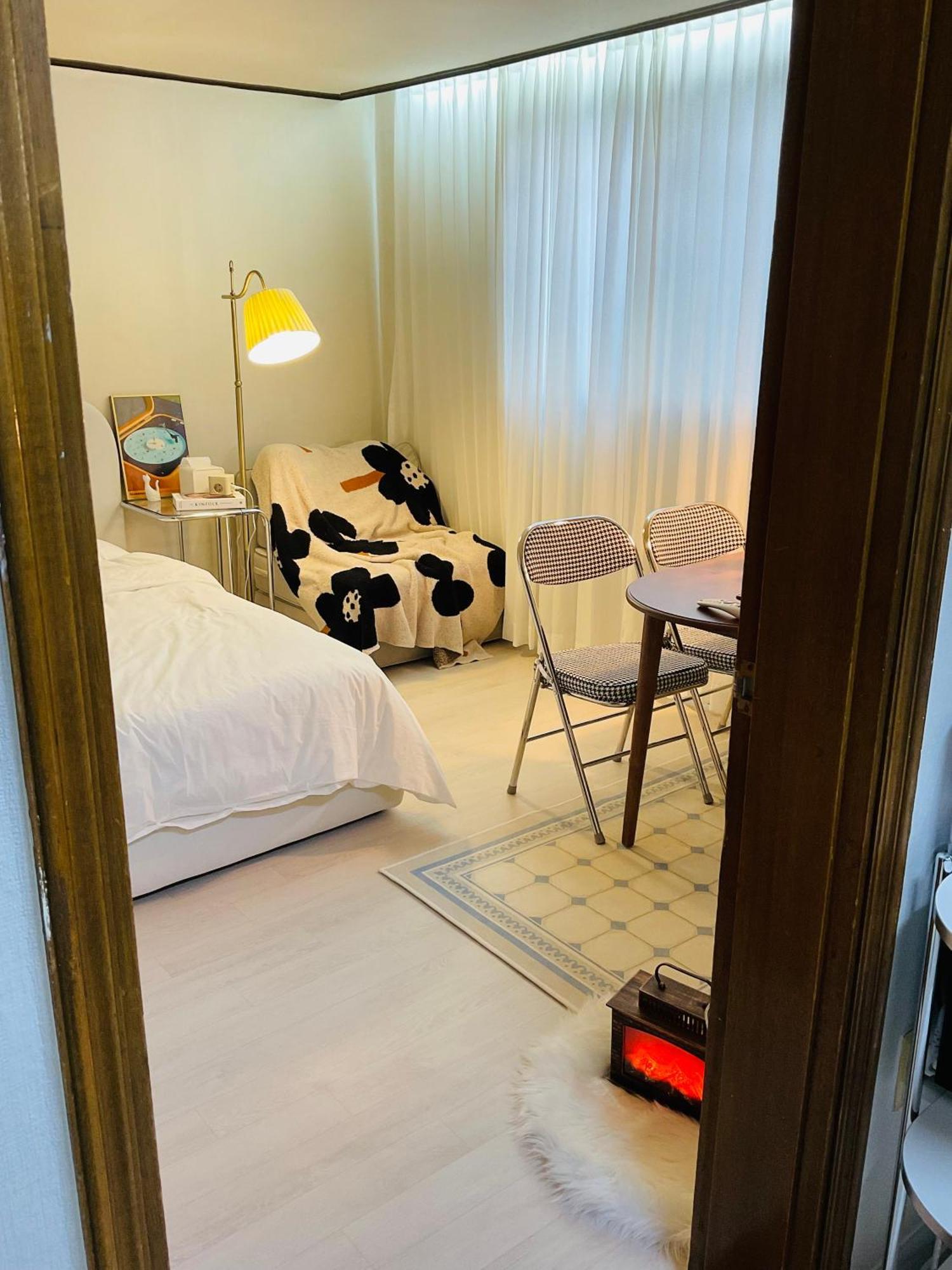 Cozy Guesthouse, 10 Minutes From Snu Entrance Station, In Sharosu-gil, Ott, Nespresso Machine, Within 25 Minutes By Subway To Hongdae, Gangnam, Seongsu, Gwanaksan, Up To 5 People Seul
