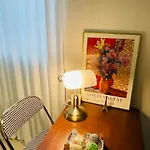 Cozy Guesthouse, 10 Minutes From Snu Entrance Station, Accommodation In Sharosu-Gil, Ott, Nespresso Machine, Within 25 Minutes By Subway To Hongdae, Gangnam, Seongsu, Gwanaksan, Up To 5 People
