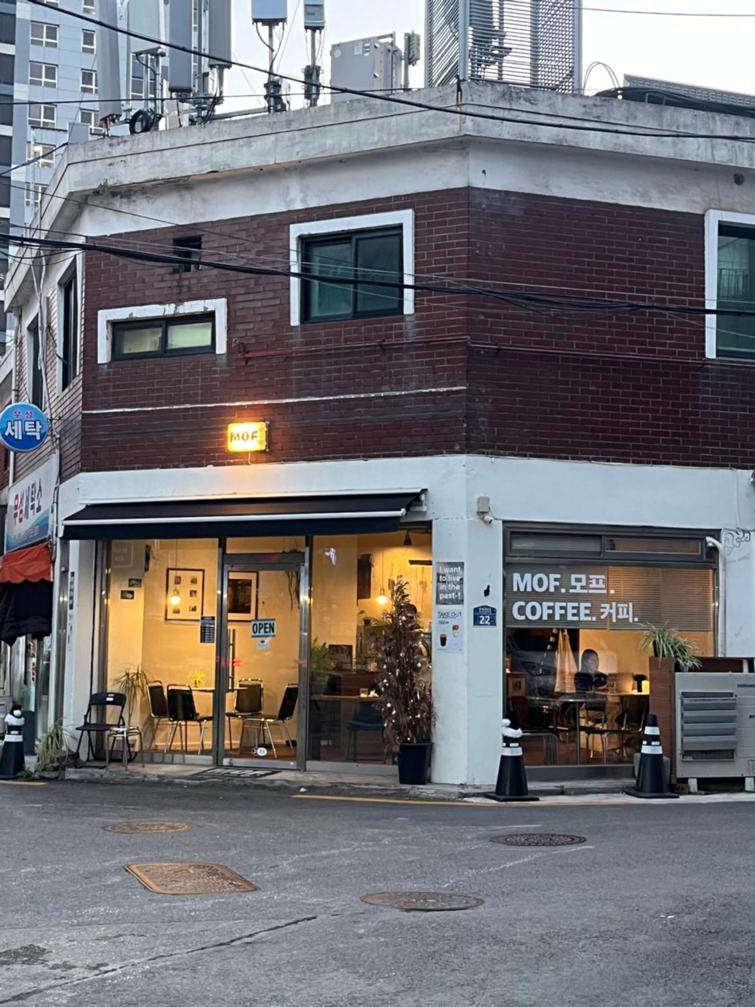 Cozy Guesthouse, 10 Minutes From Snu Entrance Station, In Sharosu-gil, Ott, Nespresso Machine, Within 25 Minutes By Subway To Hongdae, Gangnam, Seongsu, Gwanaksan, Up To 5 People Apartment *