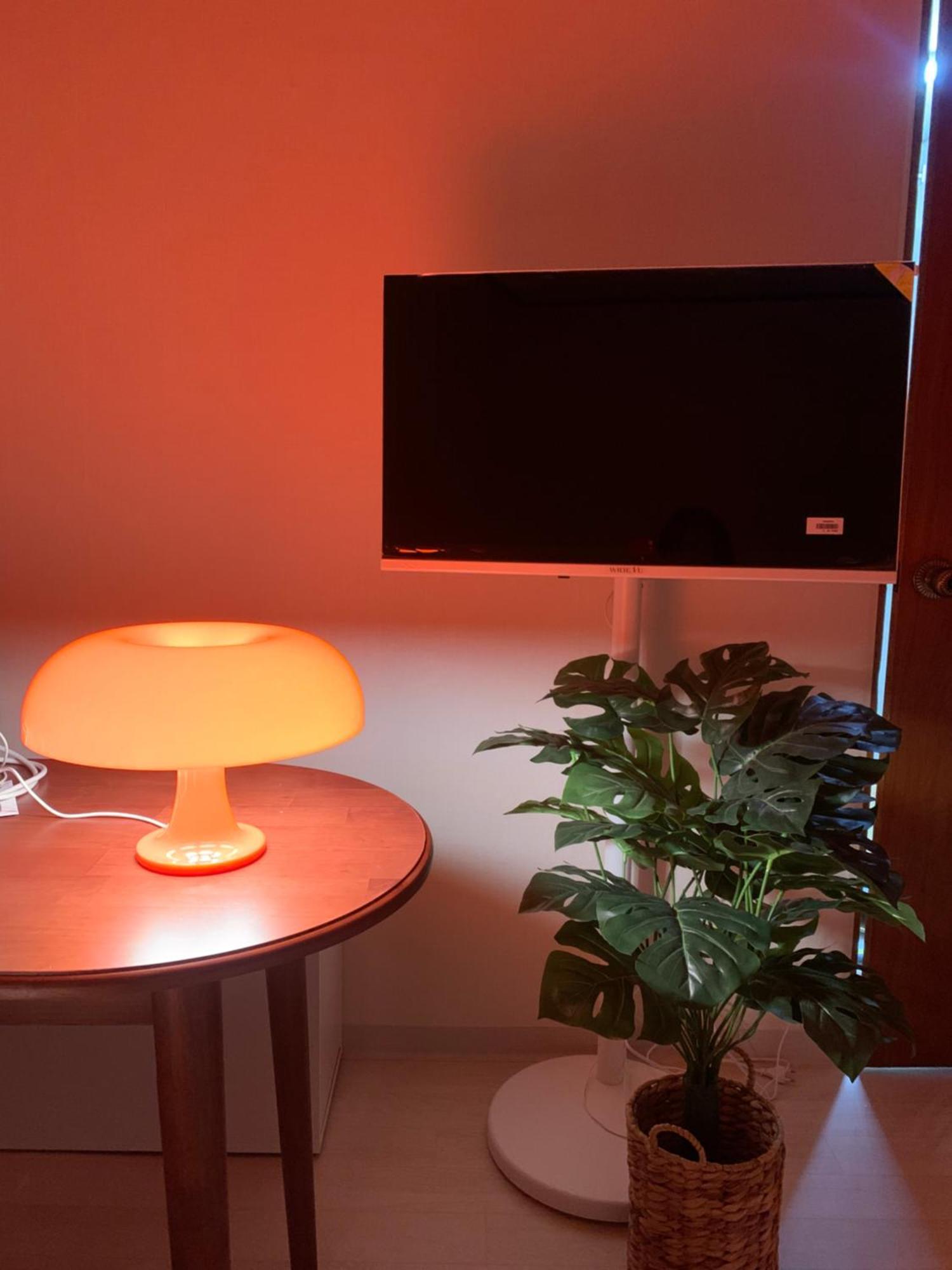 Cozy Guesthouse, 10 Minutes From Snu Entrance Station, In Sharosu-gil, Ott, Nespresso Machine, Within 25 Minutes By Subway To Hongdae, Gangnam, Seongsu, Gwanaksan, Up To 5 People * Seoul