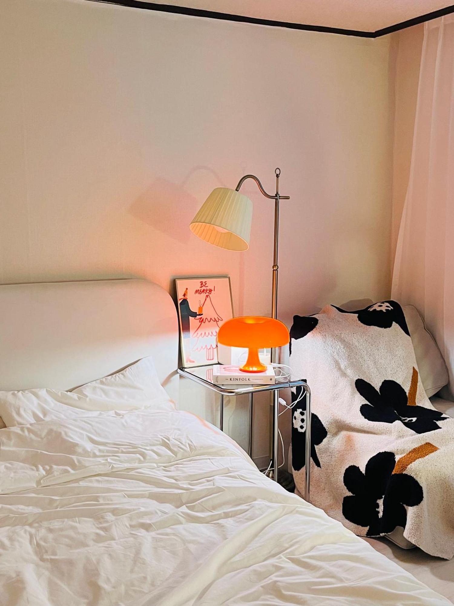 Cozy Guesthouse, 10 Minutes From Snu Entrance Station, In Sharosu-gil, Ott, Nespresso Machine, Within 25 Minutes By Subway To Hongdae, Gangnam, Seongsu, Gwanaksan, Up To 5 People Seoul