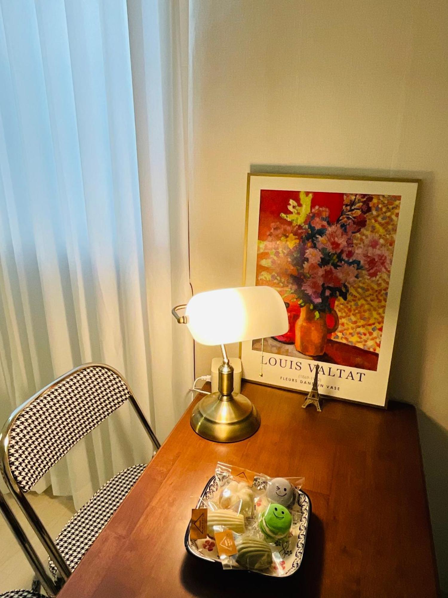 Cozy Guesthouse, 10 Minutes From Snu Entrance Station, In Sharosu-gil, Ott, Nespresso Machine, Within 25 Minutes By Subway To Hongdae, Gangnam, Seongsu, Gwanaksan, Up To 5 People Apartment *
